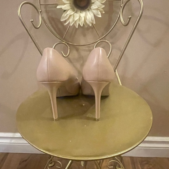 Christian Siriano Nude Heels - Picture 2 of 6